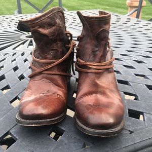 Freebird Brand size 8 brown ankle boots.